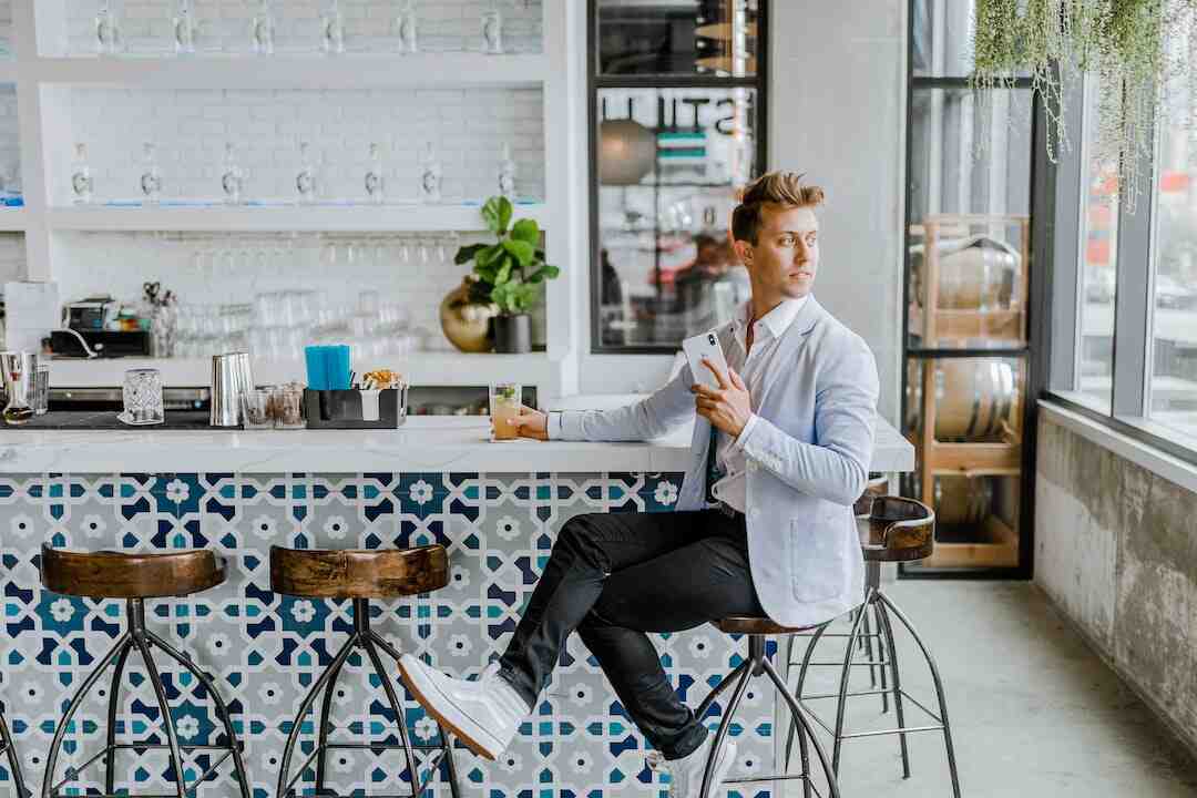 Quel est le public cible de LinkedIn ?